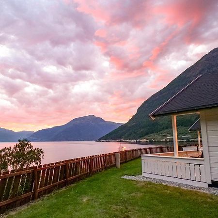 Готель Kinsarvik Camping Екстер'єр фото