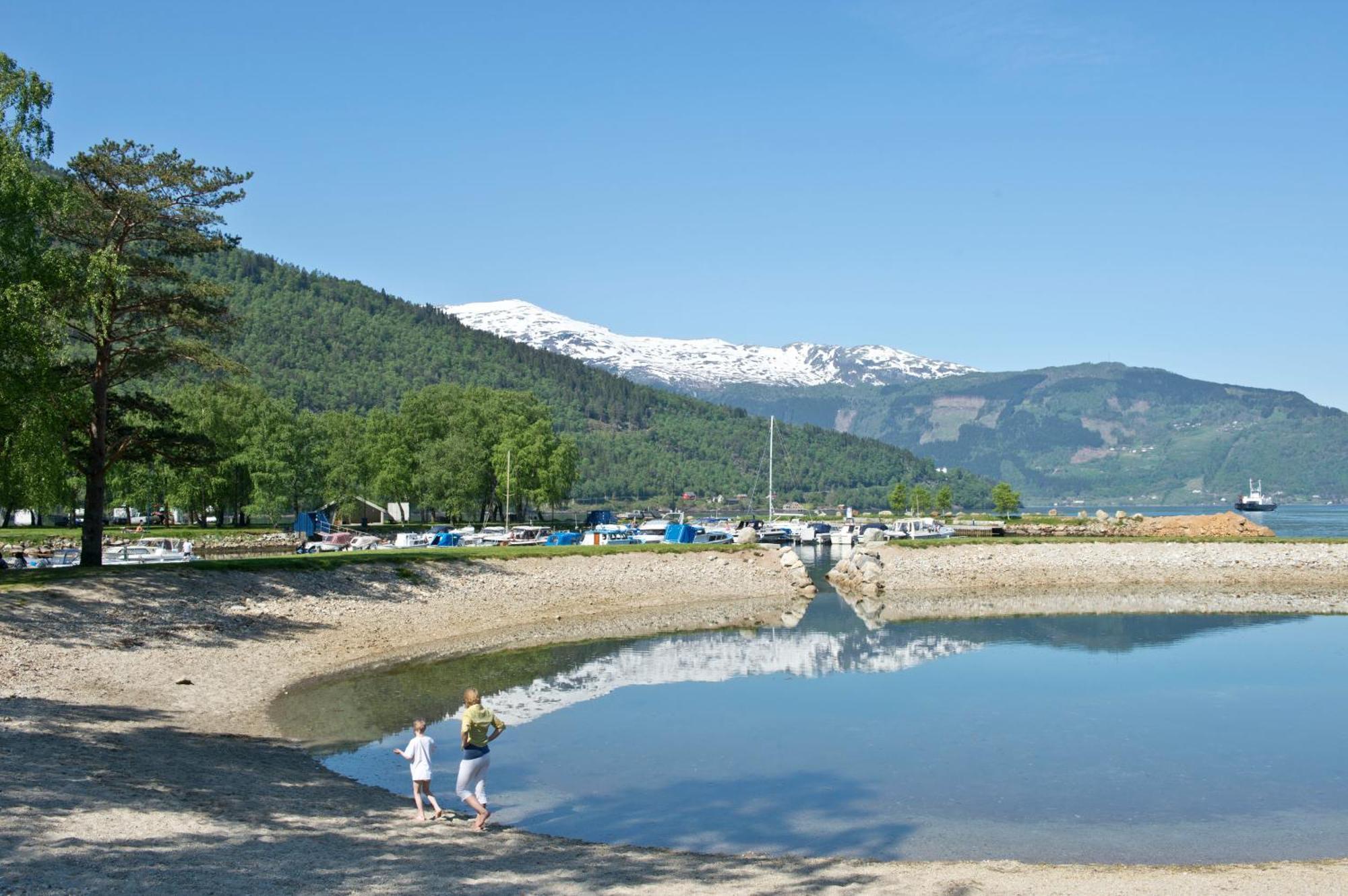 Готель Kinsarvik Camping Екстер'єр фото