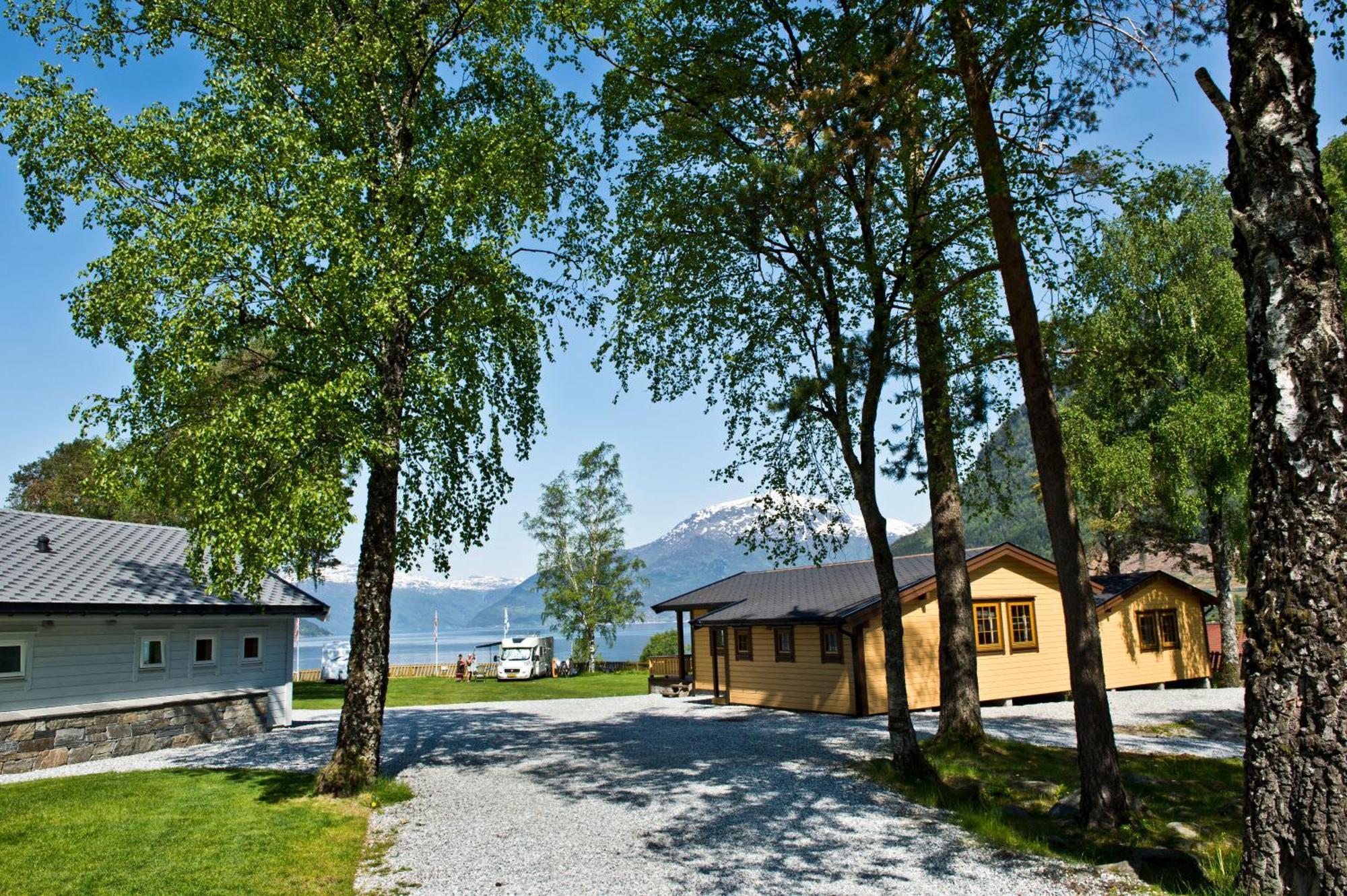 Готель Kinsarvik Camping Екстер'єр фото